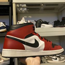 Size 12.5 Nike Air Jordan 1 Mid Chicago Black Toe 2020 Authentic 554724-069 Used
