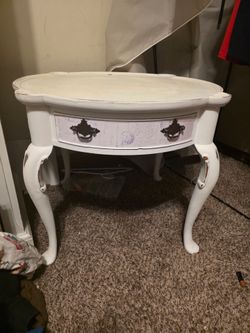 French Country Oval Accent Table – Shabby Chic White with Vintage Script Drawer