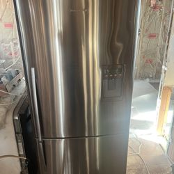 Refrigerator (Fisher & Playkel)