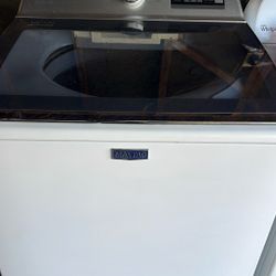  Lavadora Maytag large capacity washer in good working conditions asking 