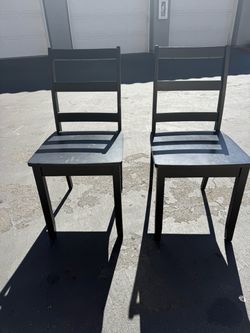 2 black chairs