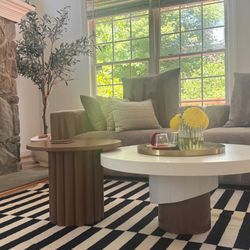 Yarnic 2-Piece Round Wood Coffee Table Set