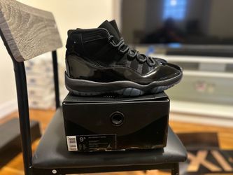 Jordan 11 Cap and Gown size 9.5 us mens