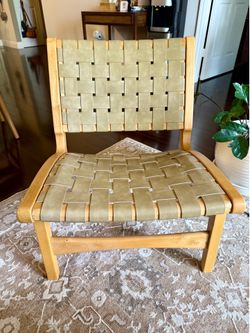 Modern Woven Accent Lounge Chair – Like New