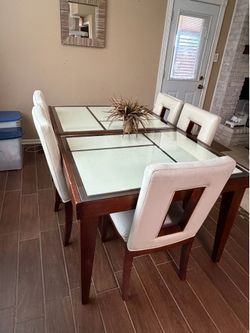 Table chairs dining set