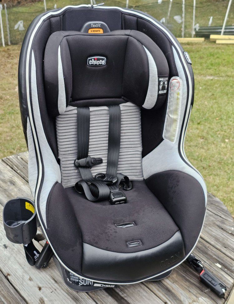 Chicco NextFit Max Zip Air, Convertible Car Seat, Rear/Forward Facing Seat (12-65 lbs)... $200