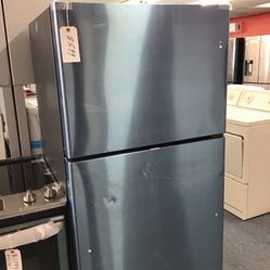 New Scratch And Dent GE 18 Cu Ft Top And Bottom Stainless Steel Fridge. 1 year Warranty 