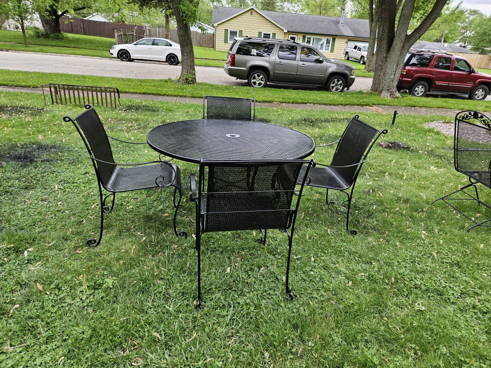 Vintage 5pc Wrought Iron Patio Table Set With Stackable Chairs 