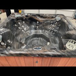 6 Person Dr. Wellness  Hot Tub