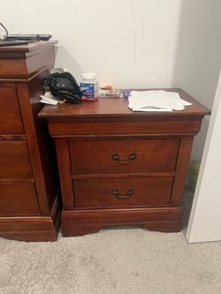 Nightstand with 2 Drawers