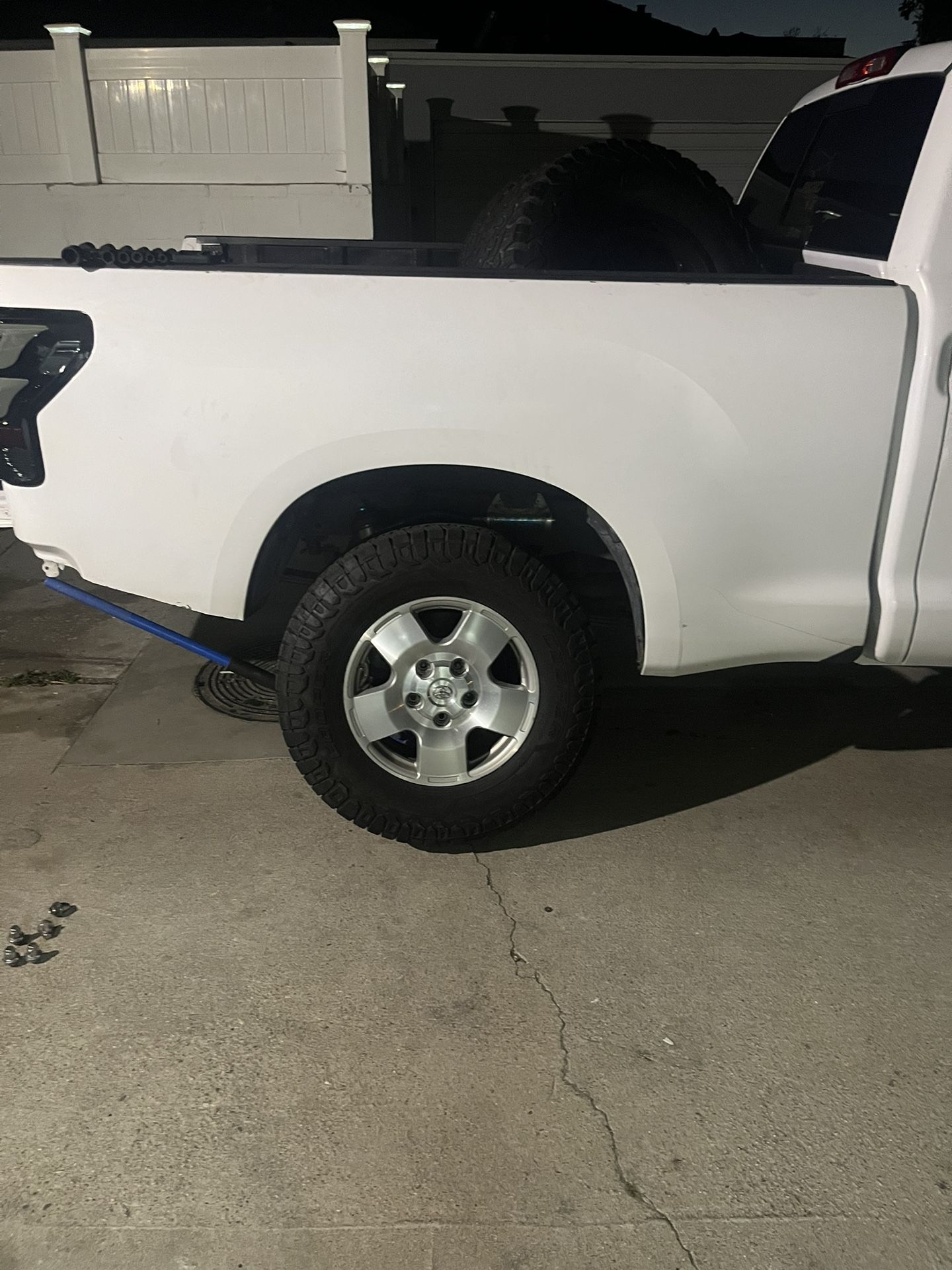 OEM TOYOTA TUNDRA WHEELS AND TIRES