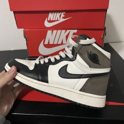 Jordan 1 Retro High Dark Mocha Size 4.5 Y