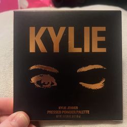 Kylie Jenner Pressed powder palette