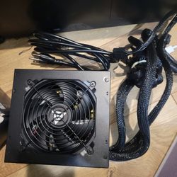 Apevia 700W Spirit ATX Power Supply with Auto-Thermally Controlled 120mm Fan, 115/230V Switch PSU