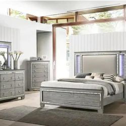 4/ Pieces Queen Bedroom set