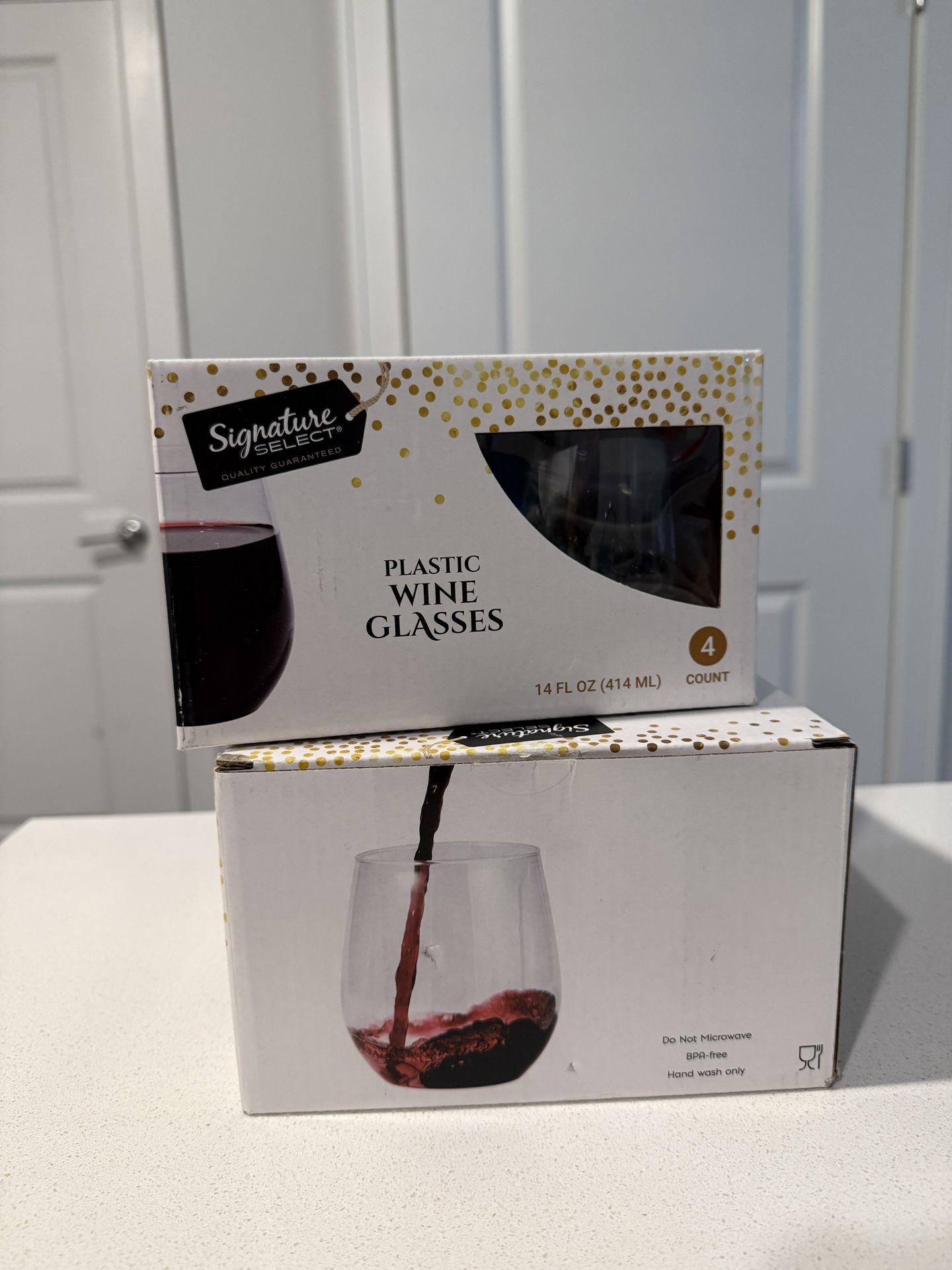 8 Plastic Wine Glasses โ New in Box (14 oz)