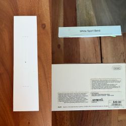 NEW Apple Watch White Sport Band 44 mm