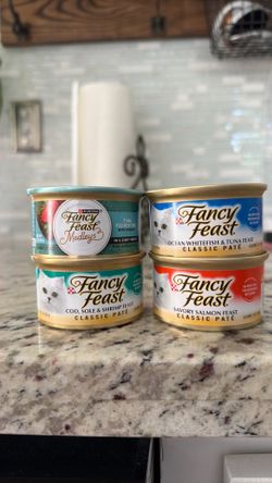 Selling Cat food (37 Cans)