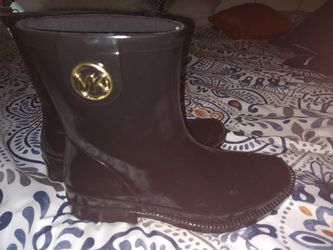 Michael kors short rain boots size 8