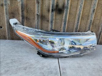 2014-2016 Toyota Highlander Headlight Passenger Right Side