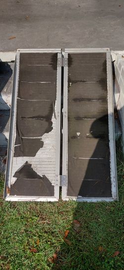Foldable metal wheelchair ramp