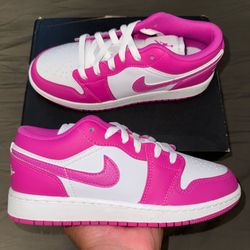 Jordan 1 Low Fire Pink GS Size 4.5y / 6W