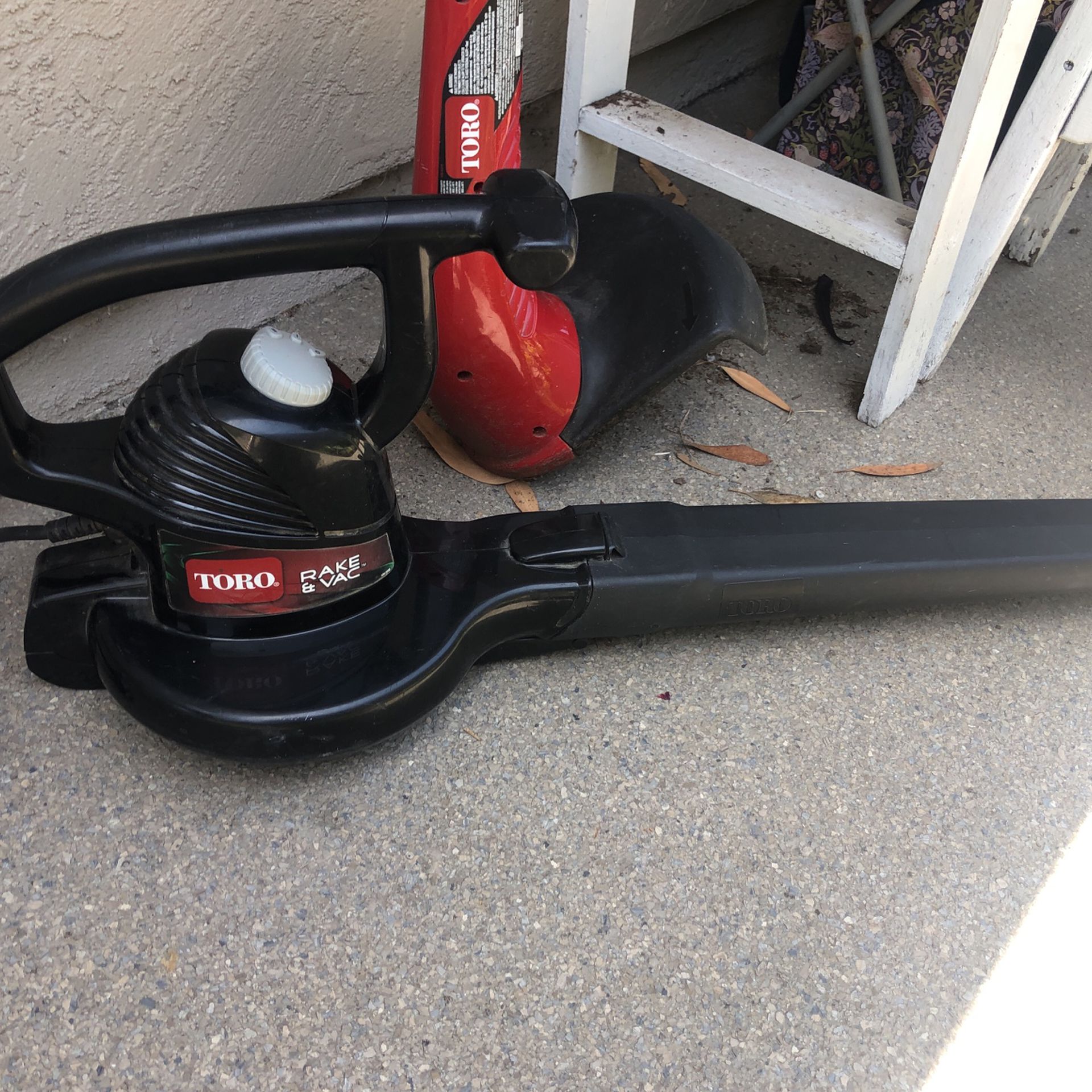 TORO Electric Leaf and mulch blower. Toro Lawn And Grass Trimmer.