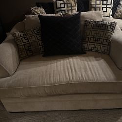 Sofa and Love Seat Set-12 Pillows Soft-no Pets