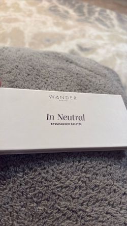 Wonder beauty eye shadow palette