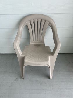 2 Plastic Outdoor Patio Chair