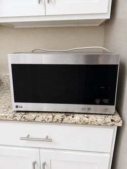 LG NeoChef Microwave – Stainless Steel – Excellent Condition
