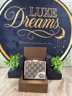 Gucci Wallet white/Tan with COA