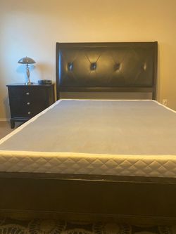 4 piece Queen Bedroom Set