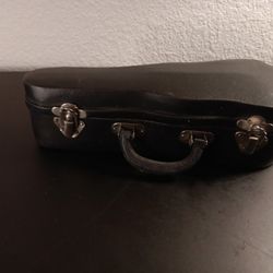 GORGEOUS VTG Miniature Salesman 9" Violin in Leather Case.
Missing the Bow. 