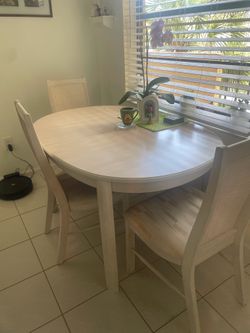 Table with 4 chairs