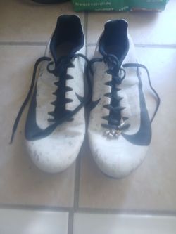 Track shoes with accessories and bag