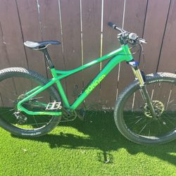 Sonder Transmitter And Trek Roscoe 6 Mountain Bike 