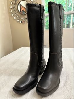 Black Booths size 8