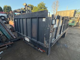 Lift gate flatbed  14 ft