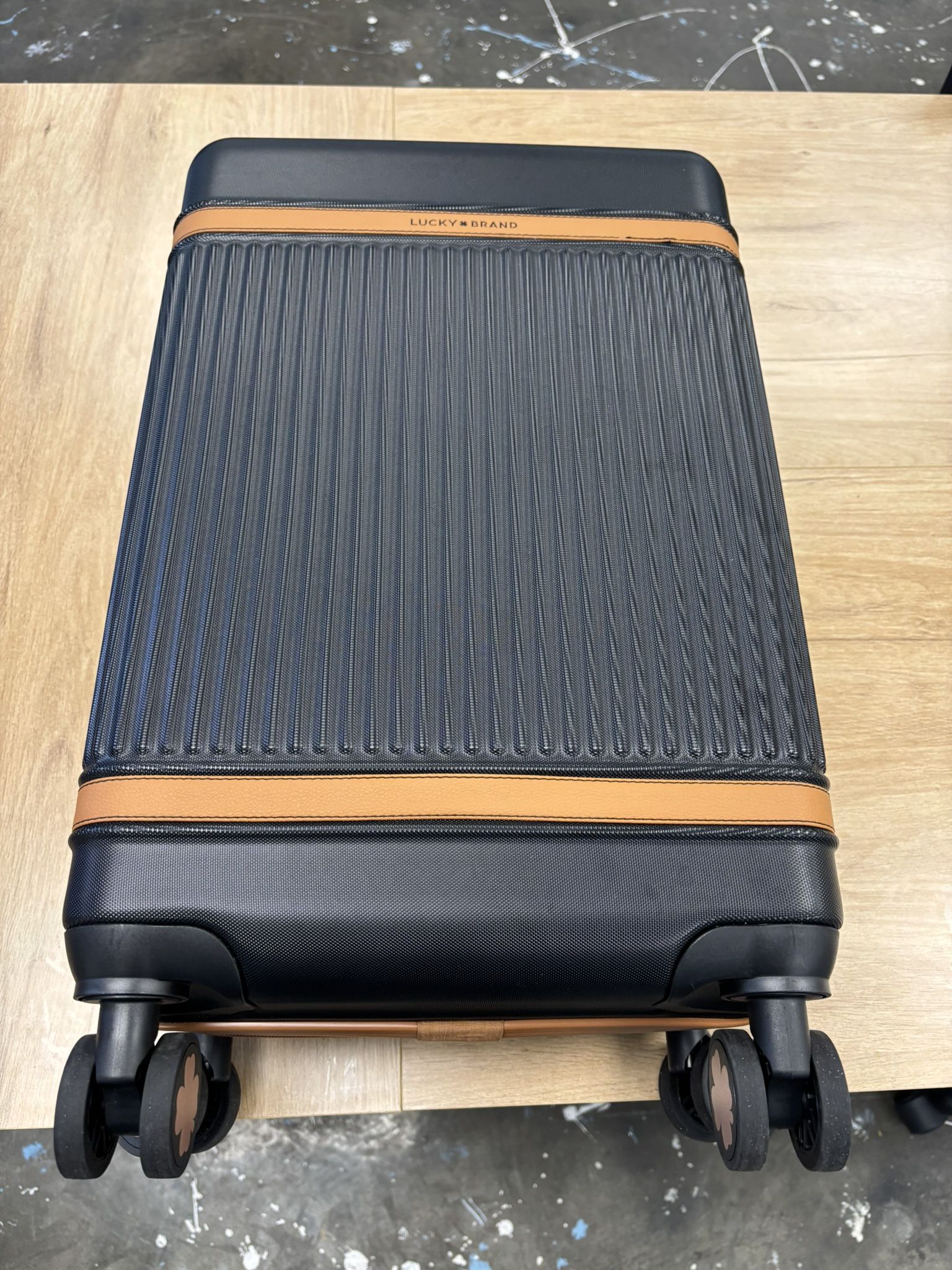 22 Inch Carry On