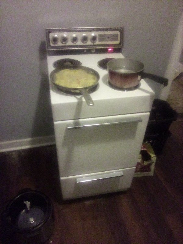 Magic Chef Apartment Size Stove Everything Works