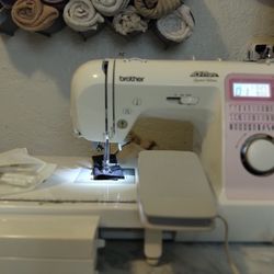Brother Innovis 40 Computerized Sewing/Embroidery Machine With Foot pedal And Ext Table