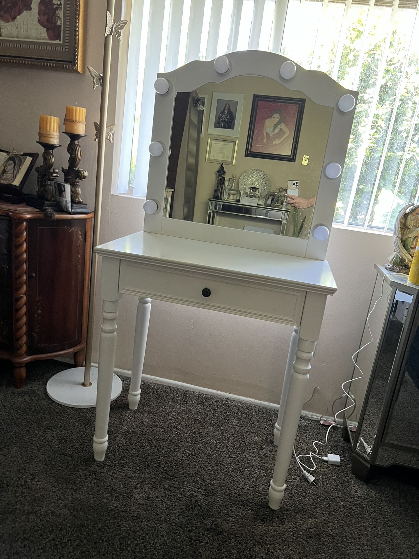 Vanity Table With Mirror 