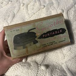 Vintage Smoothie Portable Travel Iron. Bakelite Boxed. Lucas Of Coventry