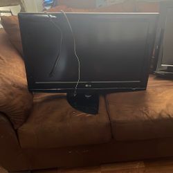 2 LG TVs  32”