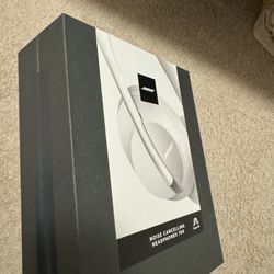 BRAND NEW Bose noice cancellling 700 headphone