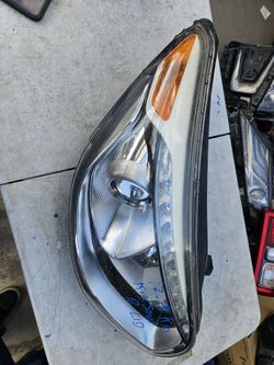 Kia soul right headlight full lid Oem