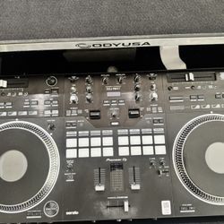 Used Pioneer DDJ-REV7 DJ Controller + Odyssey Flight Case 