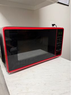 Red/Black Countertop Microwave 0.9 cu ft 900W Digital Display 9 Settings