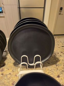 16-Piece Black Dinnerware Set Brand New